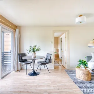 Collection - Adorable Bright 1 Bed Near Ohsu , Portland United States